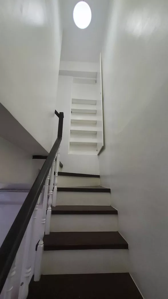2 Storey Apartment style condo @ Fort Victoria C, BGC