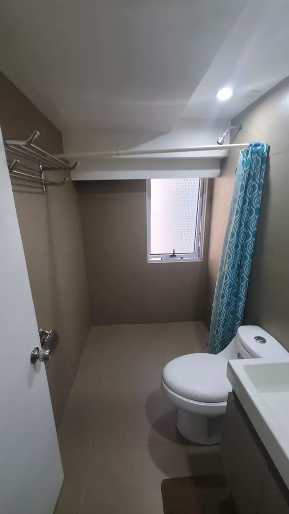 2 Storey Apartment style condo @ Fort Victoria C, BGC