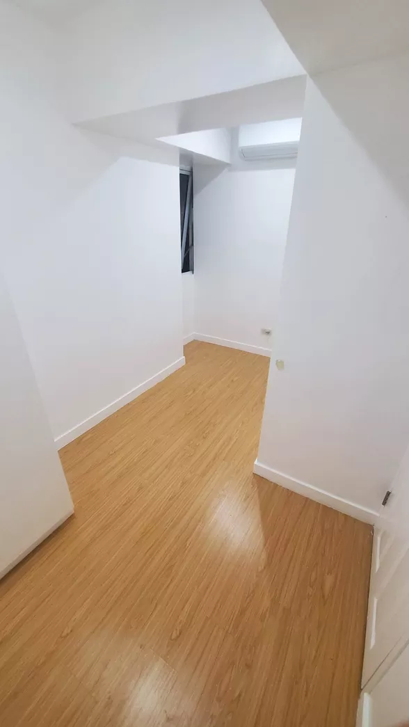 2 Storey Apartment style condo @ Fort Victoria C, BGC