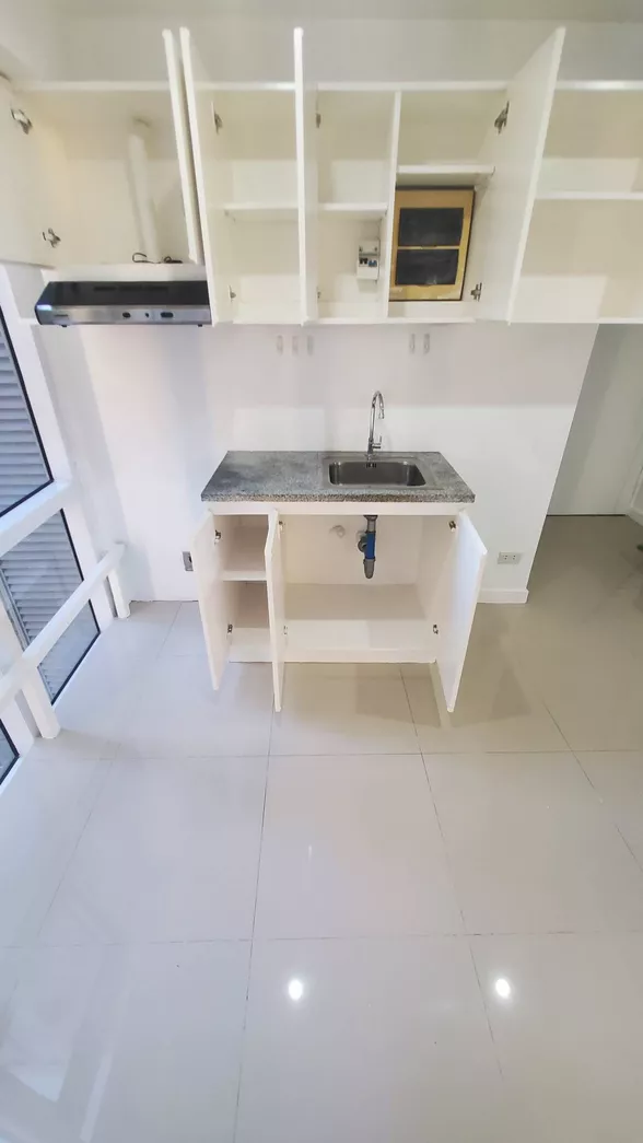 2 Storey Apartment style condo @ Fort Victoria C, BGC