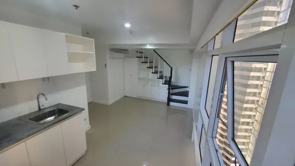 2 Storey Apartment style condo @ Fort Victoria C, BGC