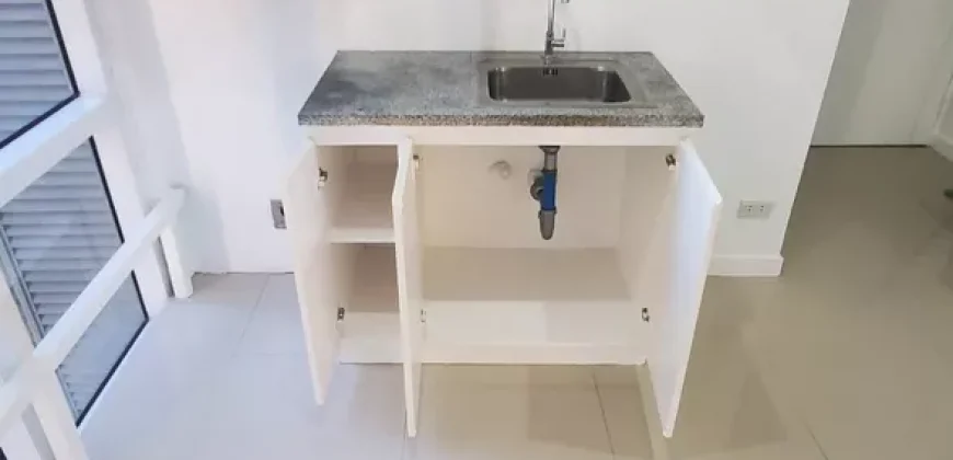 2 Storey Apartment style condo @ Fort Victoria C, BGC