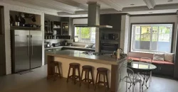 Mansion house with 6 bedrooms 4 car parking, & more in Ayala Heights, QC