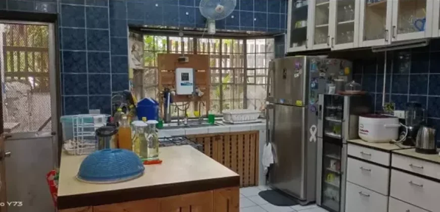 URGENT Mix-Use Residential House wd office, 3 floors 7 bedrooms, 3 BR